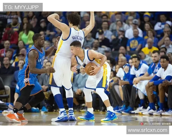 勇士与雷霆激战正酣现场直播全程回顾与精彩瞬间分析